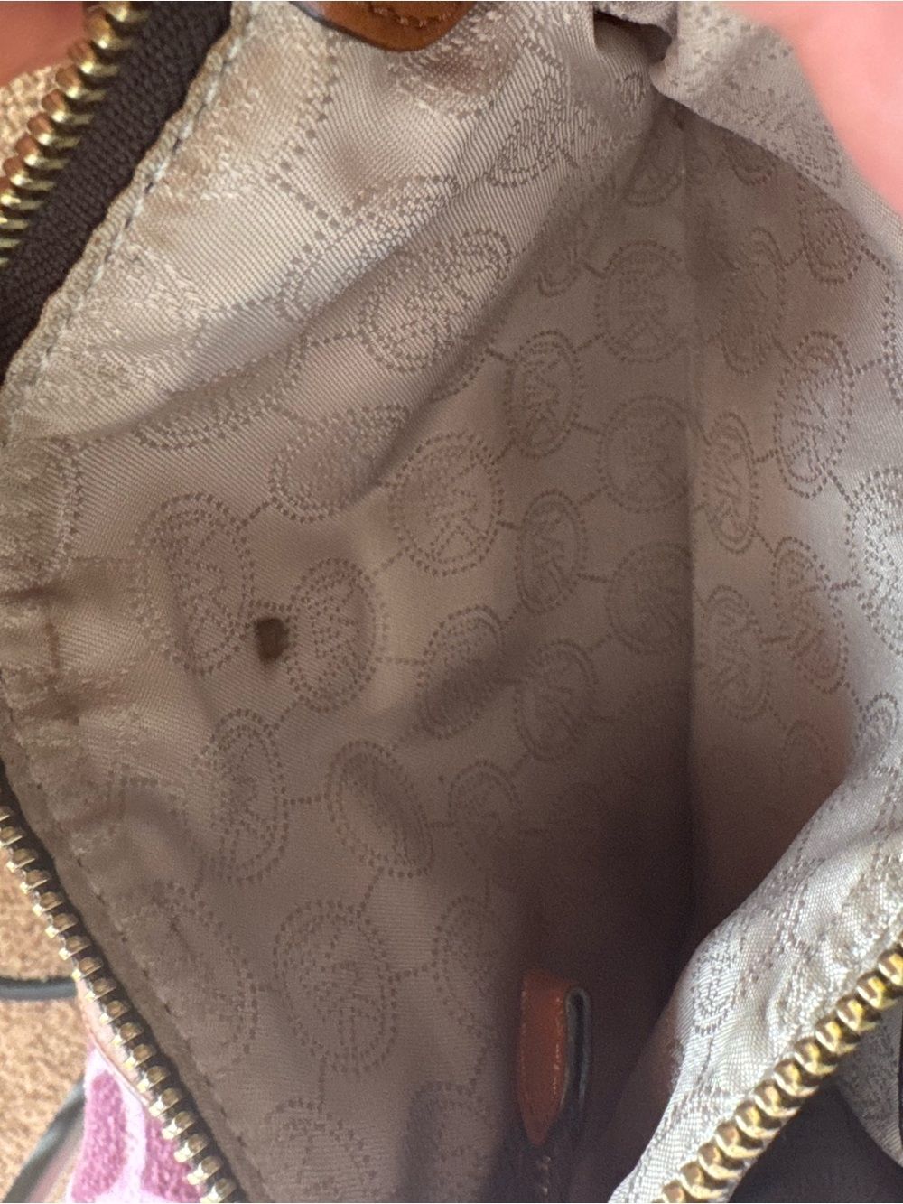 Michael Kors Fulton
Crossbody Bag Brown
Monogram Adjustable Strap
Flap Classic - Picture 6 of 15